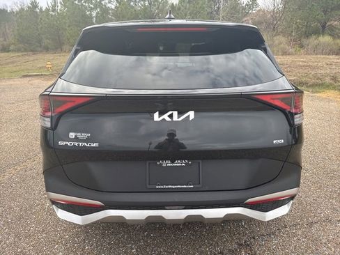 Used 2024 Kia Sportage LX image 8