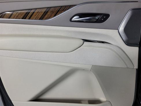 Used 2021 Cadillac Escalade ESV Premium Luxury Platinum image 14