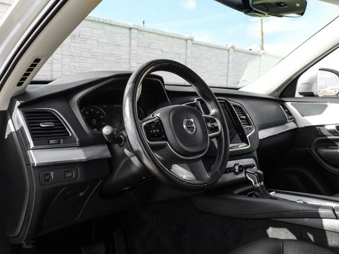 Used 2018 Volvo XC90 T5 Momentum w/ Convenience Package FWD image 3