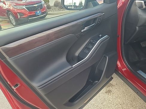 Used 2020 Toyota Highlander Limited image 11