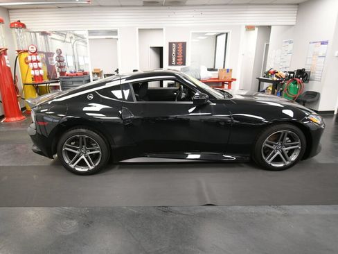 Used 2025 Nissan Z Sport w/ Floor Mat Package RWD image 9