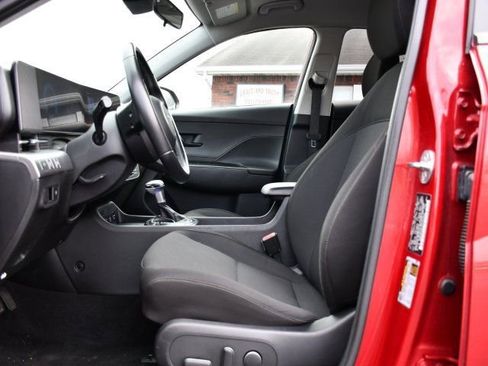 Used 2025 Hyundai Kona SEL image 11