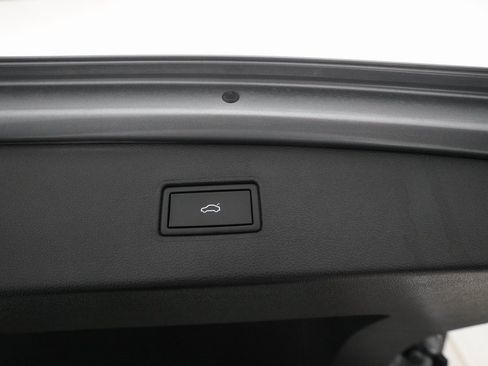 Used 2024 Volkswagen Tiguan SE image 15