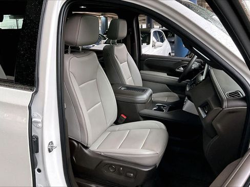 Used 2022 GMC Yukon SLT w/ SLT Premium Package image 8