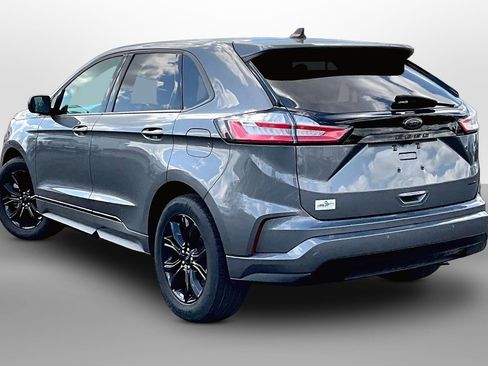 Used 2024 Ford Edge SE w/ Black Appearance Package AWD/4WD image 10