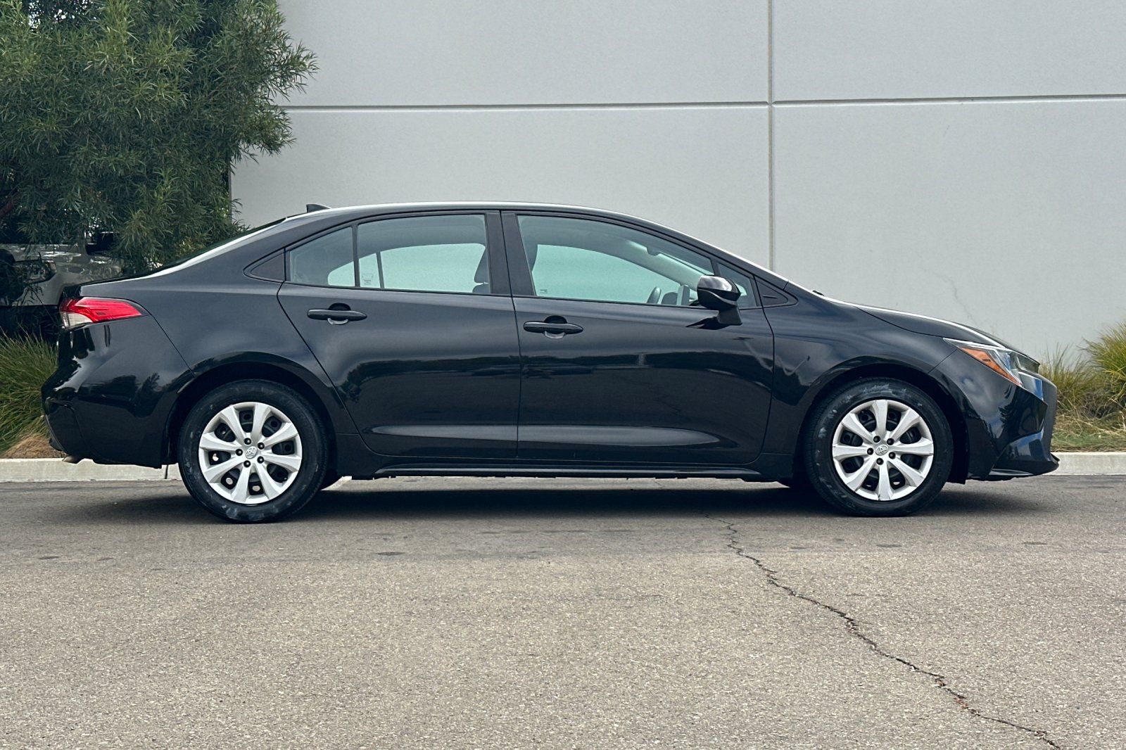 Used 2024 Toyota Corolla LE FWD image 3