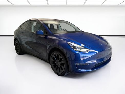 Used 2022 Tesla Model Y Long Range AWD/4WD image 3