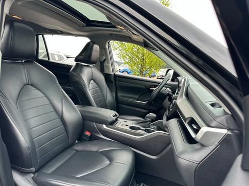 Used 2021 Toyota Highlander XLE FWD image 33
