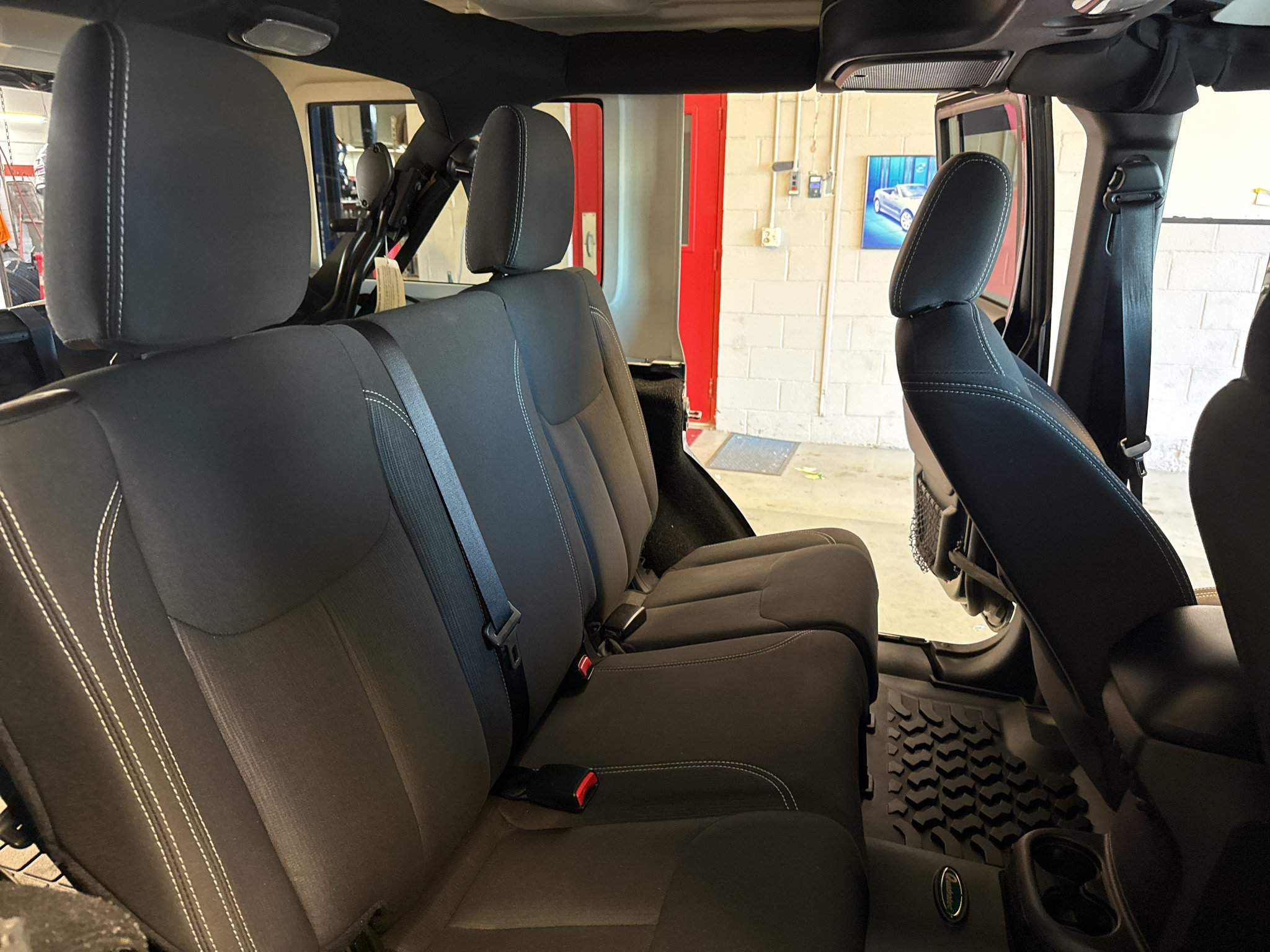 Used 2016 Jeep Wrangler Unlimited Sahara w/ Dual Top Group AWD/4WD image 19