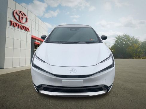 New 2026 Toyota Prius Plug-In Hybrid FWD image 8