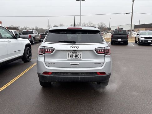 Used 2024 Jeep Compass Latitude image 3