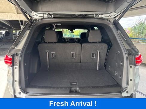 Used 2023 Chevrolet Traverse LT FWD image 5