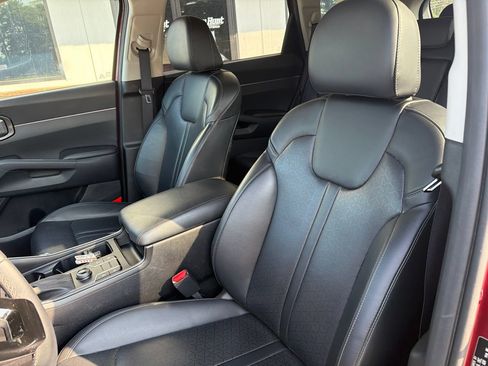 Used 2023 Kia Sorento S FWD image 3
