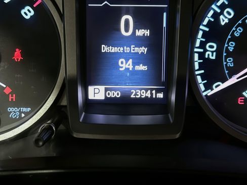 Used 2021 Toyota Tacoma TRD Off-Road AWD/4WD image 8