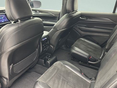 Used 2023 Jeep Grand Cherokee L Laredo AWD/4WD image 9