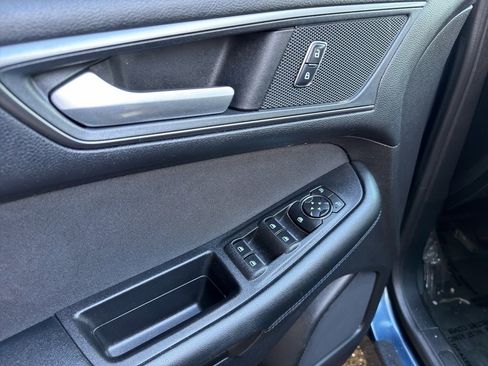 Used 2017 Ford Edge SE image 16