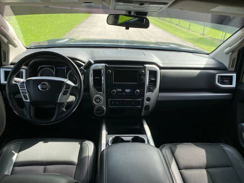 Used 2019 Nissan Titan PRO-4X image 10