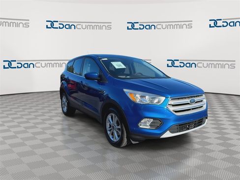 Used 2019 Ford Escape SE image 3