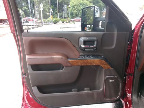 Used 2019 Chevrolet Silverado 2500 High Country w/ Duramax Plus Package AWD/4WD image 8