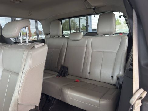 Used 2018 Ford Expedition XLT w/ Equipment Group 201A AWD/4WD image 8