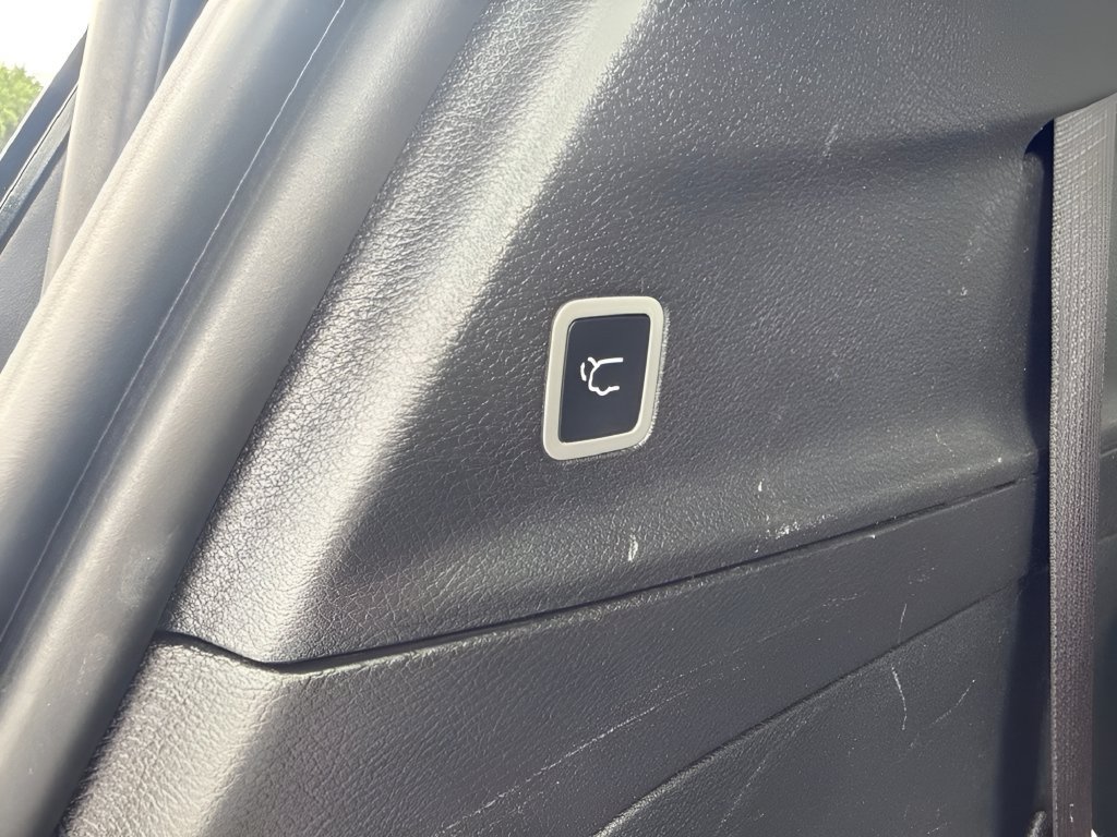 Used 2025 Chrysler Pacifica Limited FWD image 22