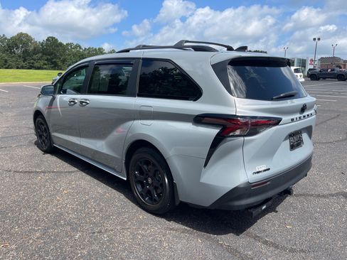 Used 2025 Toyota Sienna XLE Woodland Edition AWD/4WD image 14