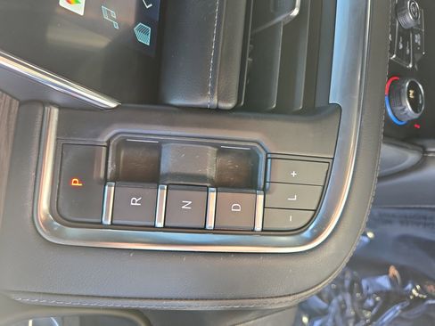 Used 2022 Chevrolet Tahoe Z71 w/ Luxury Package image 21