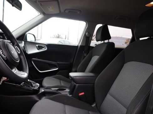 Used 2022 Kia Soul LX image 16