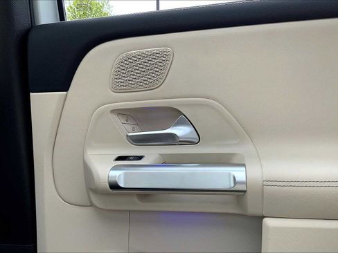 New 2025 Mercedes-Benz GLB 250 4MATIC image 23