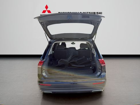 Used 2019 Volkswagen Tiguan SE w/ Panoramic Sunroof Package FWD image 9