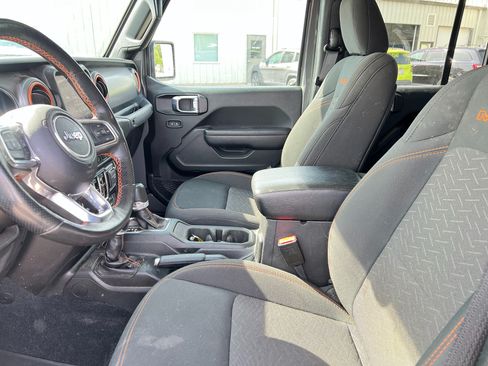 Used 2023 Jeep Gladiator Mojave w/ LED Lighting Group AWD/4WD image 10