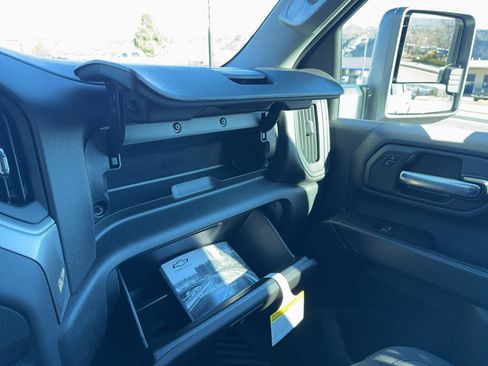 New 2026 Chevrolet Silverado 2500 Custom w/ Z71 Off-Road Package image 24