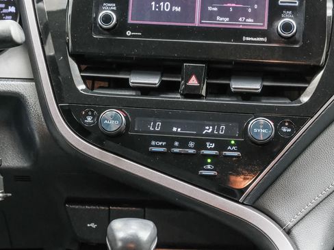 Used 2023 Toyota Camry SE FWD image 18