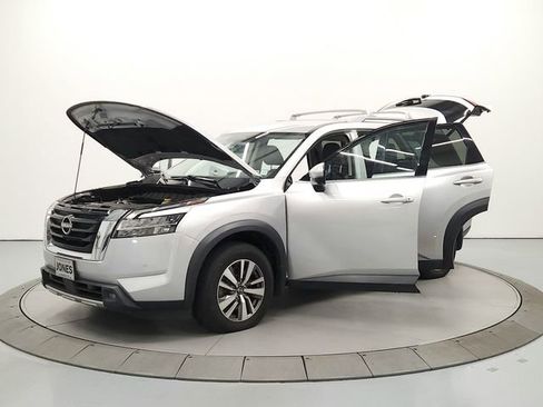 Used 2022 Nissan Pathfinder SL AWD/4WD image 11