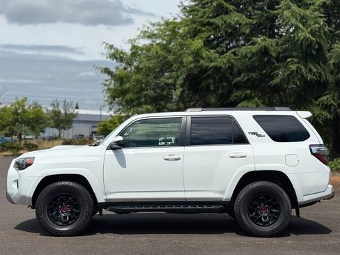 Used 2023 Toyota 4Runner TRD Off-Road AWD/4WD image 2