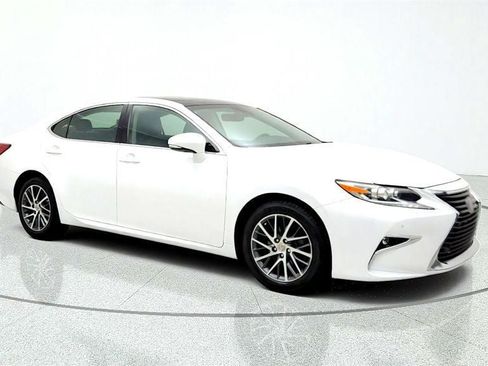 Used 2018 Lexus ES 350 w/ Luxury Package w/Wood Trim FWD image 3