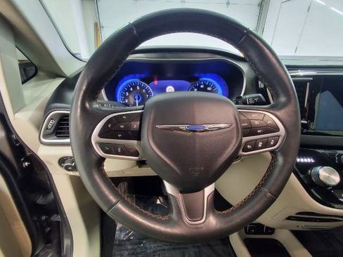 Used 2020 Chrysler Pacifica Touring-L Plus w/ Advanced Safetytec Group image 23