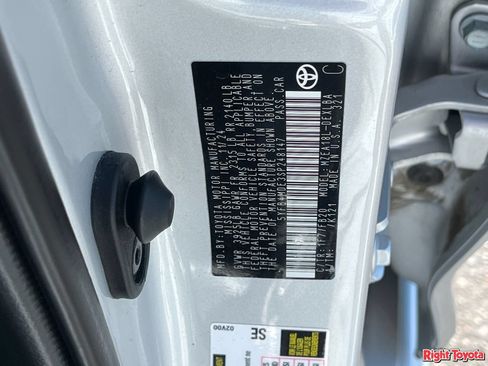 Certified 2025 Toyota Corolla LE FWD image 33