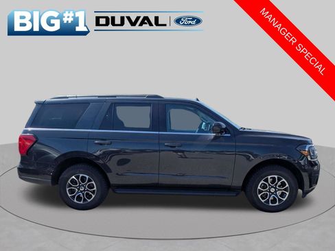 Used 2024 Ford Expedition XLT AWD/4WD image 3