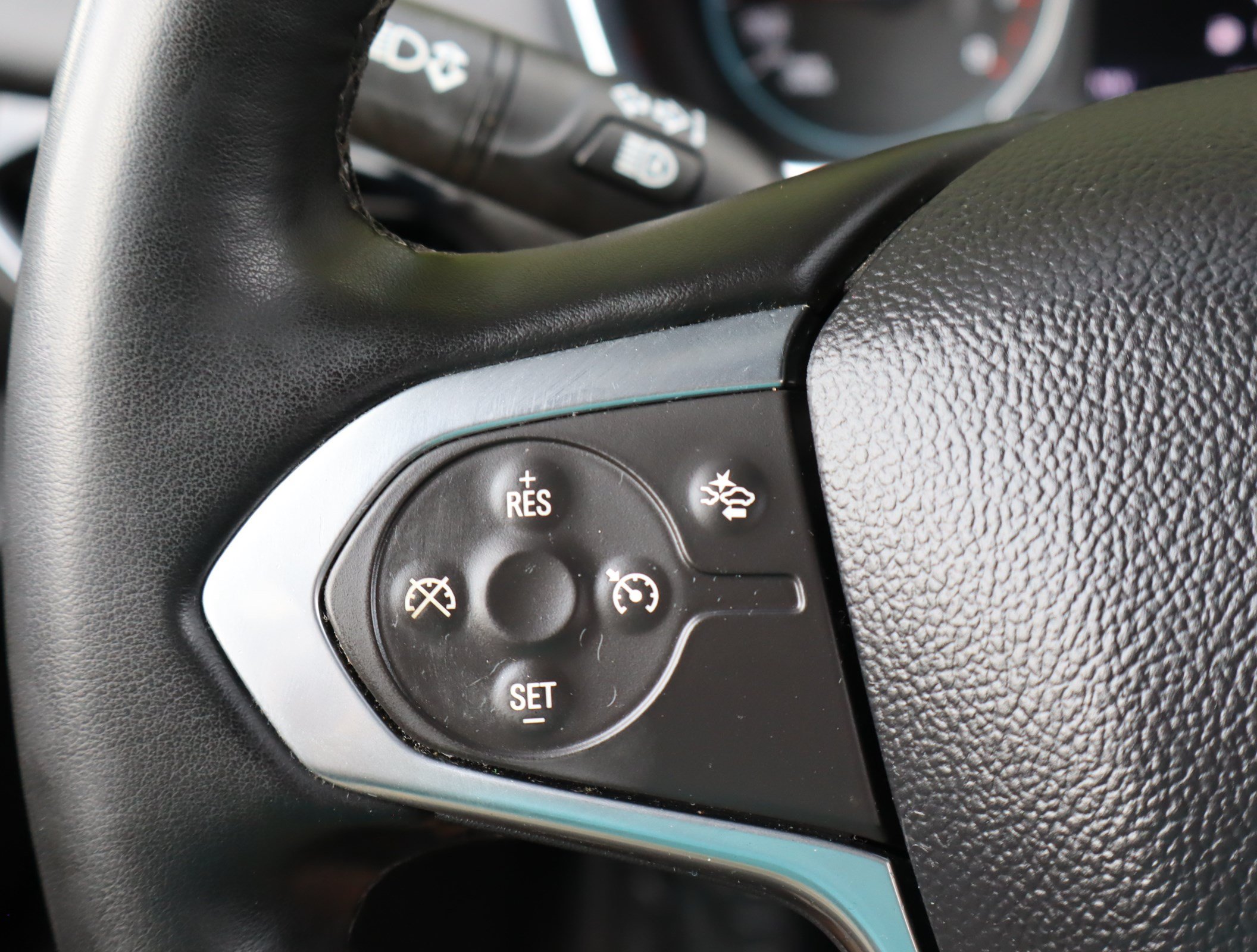 Used 2023 Chevrolet Traverse LT FWD image 22