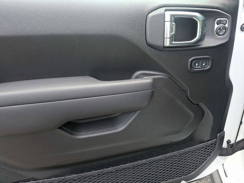 New 2025 Jeep Gladiator Willys image 8