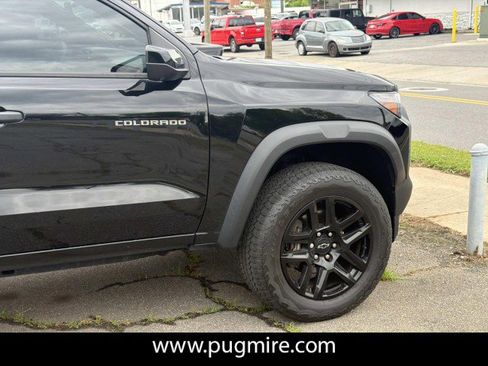 Used 2023 Chevrolet Colorado Trail Boss w/ Technology Package AWD/4WD image 8