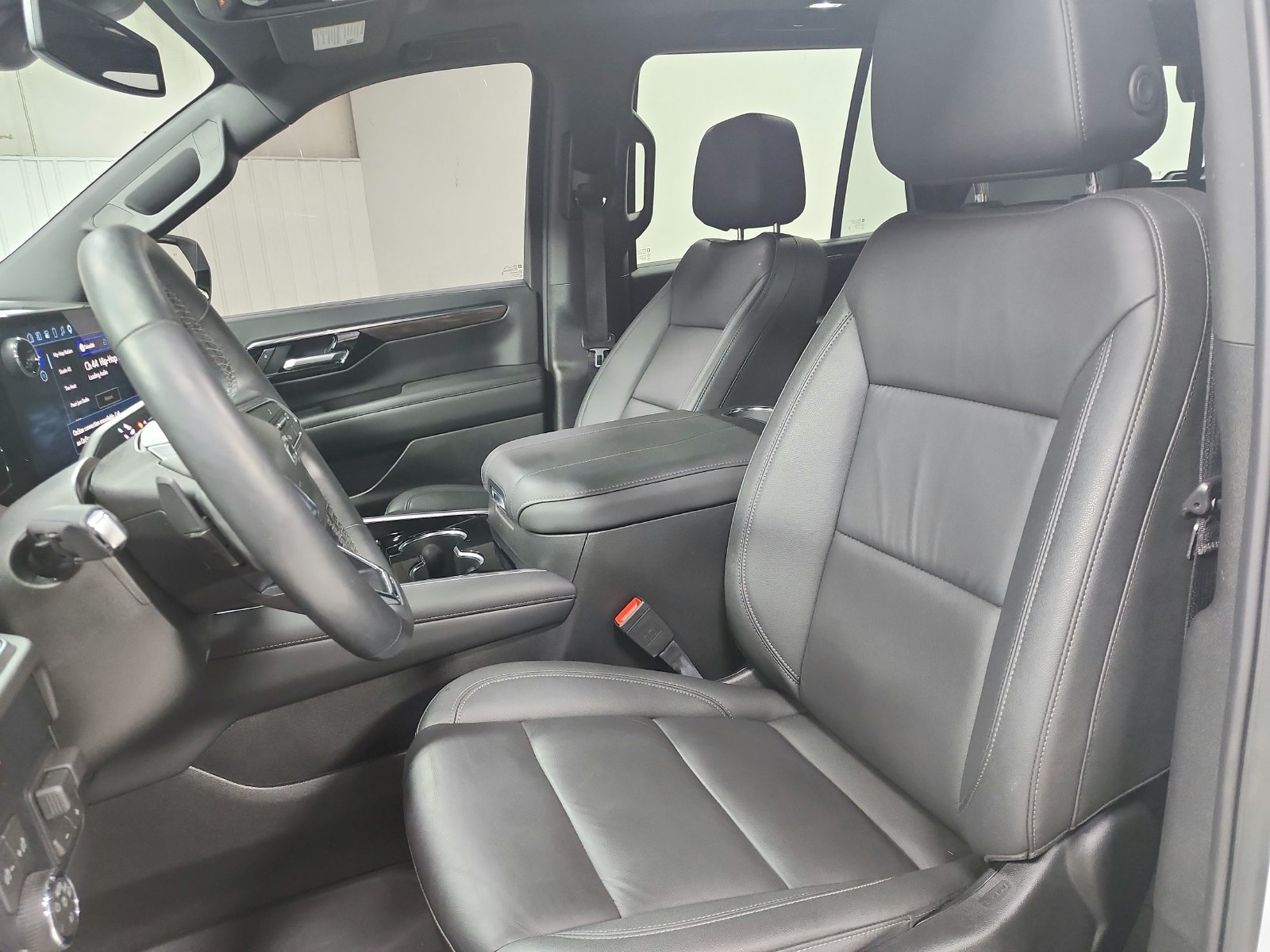Used 2026 Chevrolet Tahoe Z71 w/ Comfort Package AWD/4WD image 19
