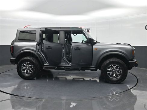Used 2024 Ford Bronco Badlands image 32