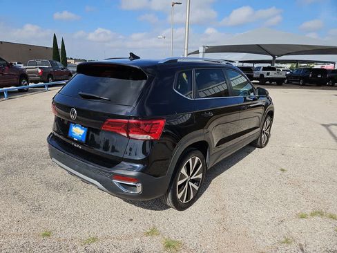 Used 2024 Volkswagen Taos SE FWD image 7