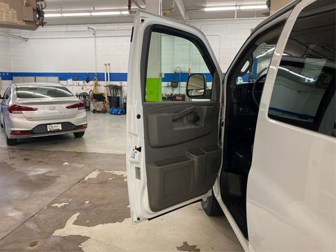 Used 2019 Chevrolet Express 2500 LT w/ LT Preferred Equipment Group image 21
