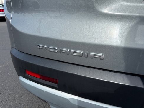 Used 2023 GMC Acadia SLT image 6