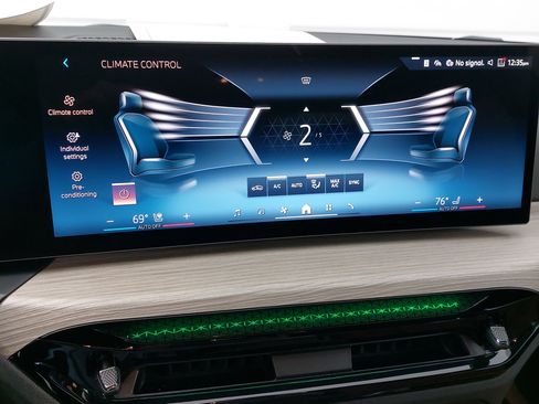 Used 2025 BMW 230i 230i w/ M Sport Package image 20