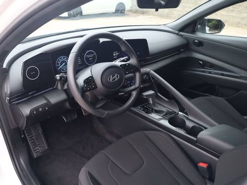 Used 2025 Hyundai Elantra SEL FWD image 10