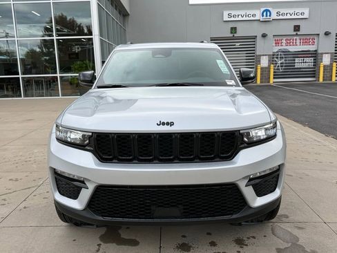 New 2025 Jeep Grand Cherokee Limited w/ Black Appearance Package image 5